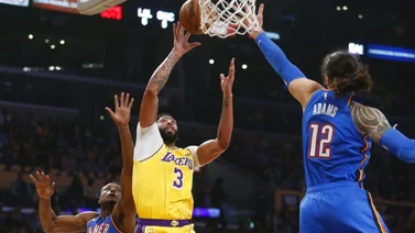 Davis y James mantienen a Lakers con la mejor marca
