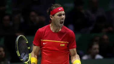 España gana la Copa Davis y el rey entrega la Ensaladera
