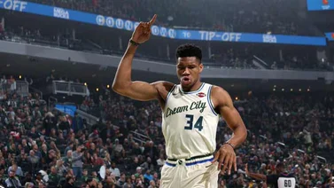 Antetokounmpo y Anthony son elegidos Jugadores de la Semana