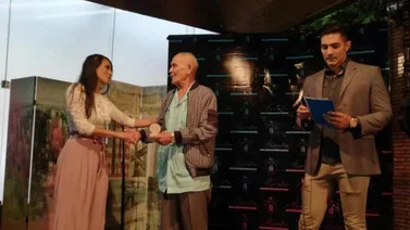 Víctor Davalillo recibe homenaje en el The Walking Closet Bazar