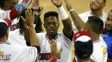 Tiburones clasifica a semifinales a costa de Leones
