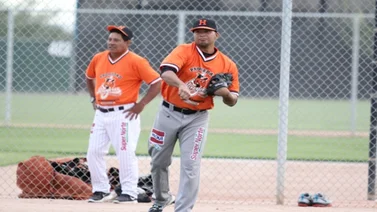 Cardenales se reforzará con el lanzador Raúl Barrón