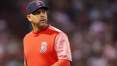 Alex Cora se separa de Medias Rojas por investigación Alex Cora se separa de Medias Rojas por investigación