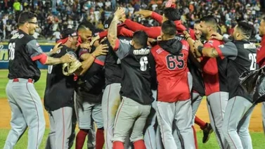 Cardenales pica adelante en la gran final