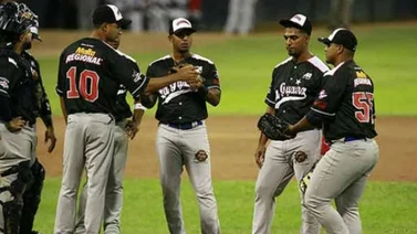 Renny Osuna fue suspendido por 10 juegos