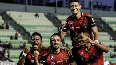 Caracas "le pinta la cara" a Estudiantes en el Olímpico Caracas "le pinta la cara" a Estudiantes en el Olímpico