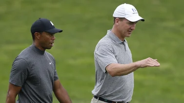 Woods y Mickelson se unen para jugar partido benéfico