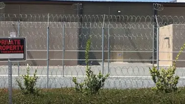 Contagios por Covid-19 aumentan en centro de detención en EEUU