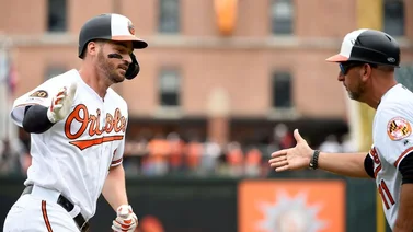 Los Orioles motivan con videollamada y carteles a Mancini