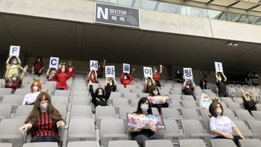 Club coreano afronta sanciones por muñecas en las gradas