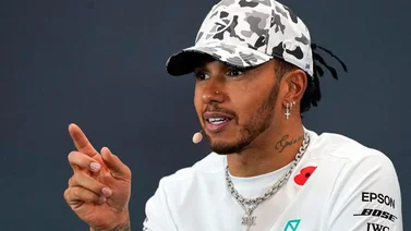Lewis Hamilton critica a pilotos por callar ante el racismo