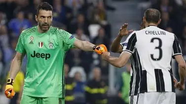 Buffon y Chiellini renuevan por una temporada más con la 'Vecchia Signora' Buffon y Chiellini renuevan por una temporada más con la 'Vecchia Signora'