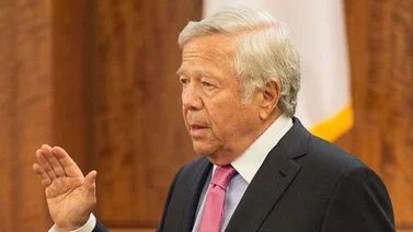 Jueces cuestionan videos en caso de dueño de Patriots