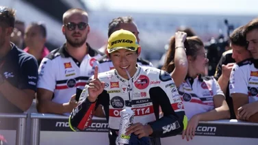 Suzuki se adjudica la victoria desde la "pole"
