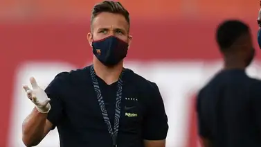 Arthur le comunica al Barça sus intenciones de no jugar más Arthur le comunica al Barça sus intenciones de no jugar más