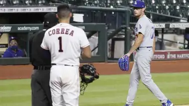 VIDEO: Kelly y Roberts suspendidos por altercado VIDEO: Kelly y Roberts suspendidos por altercado