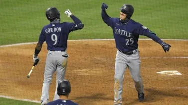 Seager y Moore se combinan en victoria de los Marineros