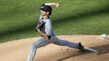 Bieber abanica a 13 bateadores, iguala récord y blanquea a Mellizos Bieber abanica a 13 bateadores, iguala récord y blanquea a Mellizos