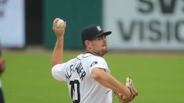 VIDEO: Tyler Alexander hace historia y poncha a nueve al hilo