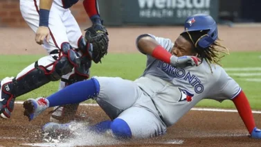 Ryu brilla sobre a lomita y vence a los Bravos