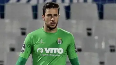 El Benfica refuerza defensa y portería con brasileños Gilberto y Helton Leite El Benfica refuerza defensa y portería con brasileños Gilberto y Helton Leite