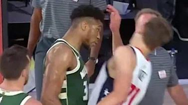 VIDEO: Antetokounmpo es expulsado por violento cabezazo
