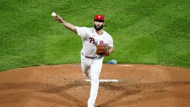 Arrieta lanza sólido y derrota a los Mets
