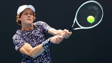 Sinner fulmina a Tsitsipas en la segunda ronda