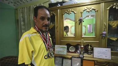 VIDEO: ¿Cómo un hombre sin brazos domina el tenis de mesa de esta forma?