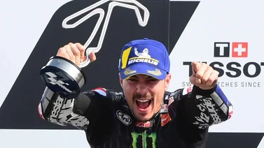 Bagnaia entrega en bandeja la victoria a Viñales
