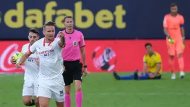 Sevilla arranca la temporada venciendo al Cádiz en un final trepidante Sevilla arranca la temporada venciendo al Cádiz en un final trepidante