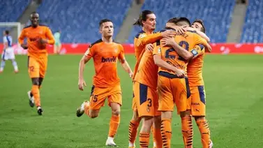 Valencia vence de visita a la Real Sociedad y escala en la tabla Valencia vence de visita a la Real Sociedad y escala en la tabla