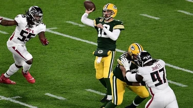 Rodgers da cuatro pases de anotación y Packers siguen invictos