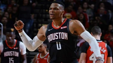 Westbrook agradece a empleadas hotel dejando propina de 8.000 dólares