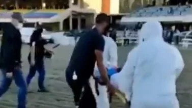 Cuerpo médico del INH atiende con rapidez al jinete Keithon Natera, tras rodar en la 12ma. carrera