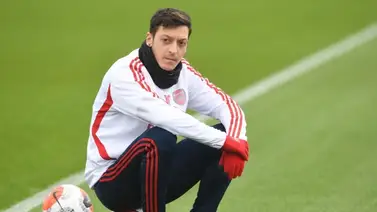 Özil acusa al Arsenal de "desleal" Özil acusa al Arsenal de "desleal"