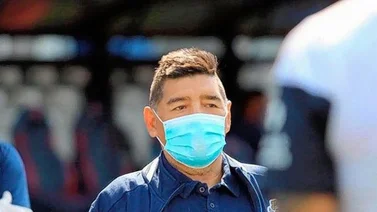 Maradona sale del hospital después de nueve días ingresado