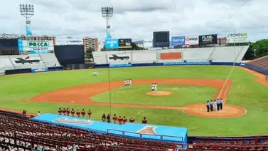 Desquite de Cardenales para chocar las manos por primera vez Desquite de Cardenales para chocar las manos por primera vez