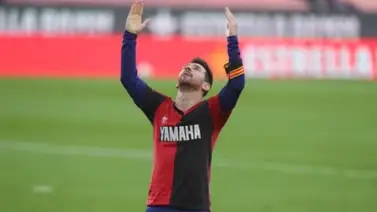 El Newell's vende réplicas de la camiseta de 1993 usada por Maradona y Messi El Newell's vende réplicas de la camiseta de 1993 usada por Maradona y Messi