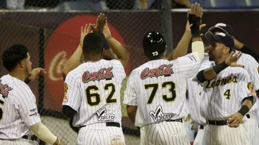 Leones ganan y quedan solos en la punta