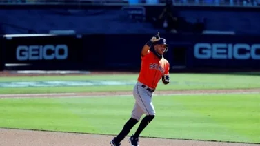 Astros ofrecen contrato a Carlos Correa y Aledmys Díaz