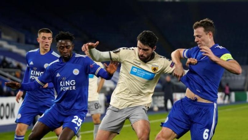 El Leicester cumple en Atenas y pasa como primero de grupo
