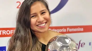 Leicy Santos recibe el Trofeo EFE como jugadora latinoamericana más valiosa Leicy Santos recibe el Trofeo EFE como jugadora latinoamericana más valiosa