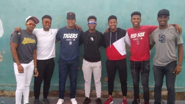 Prospectos de la MLB dictaron clínica de beisbol en una comunidad de Petare