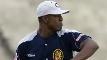 Edgmer Escalona regresa a Leones y está en roster Edgmer Escalona regresa a Leones y está en roster