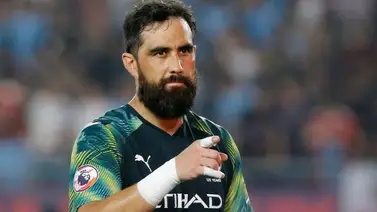 Claudio Bravo, baja en el Betis por un "problema muscular en el gemelo" Claudio Bravo, baja en el Betis por un "problema muscular en el gemelo"