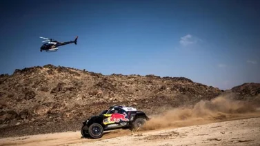 El español Carlos Sainz inicia el Dakar con victoria tras gran remontada