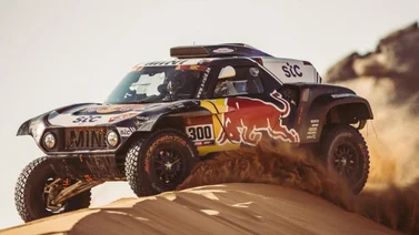 Sainz se pierde y acumula un retraso de 30 minutos