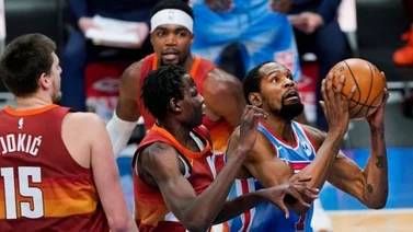 Durant gana duelo a Jokic y Nets, sin Irving, a Nuggets