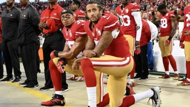 Colin Kaepernick protagonista en vallas publicitarias y mural antes SuperBowl
